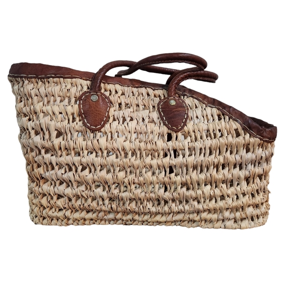 Vintage Woven Wicker Straw Market Large Basket Top Handles Leather Trim - Picture 3 of 14